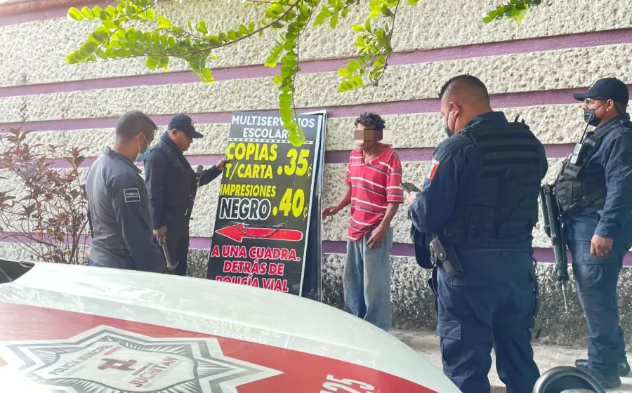 Sujeto detenido por policías