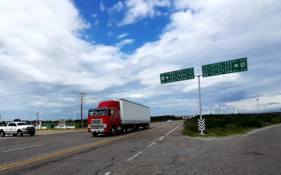 Tráiler en carretera del Istmo