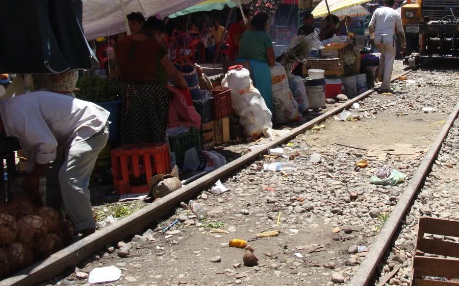 Vías del tren en el Istmo