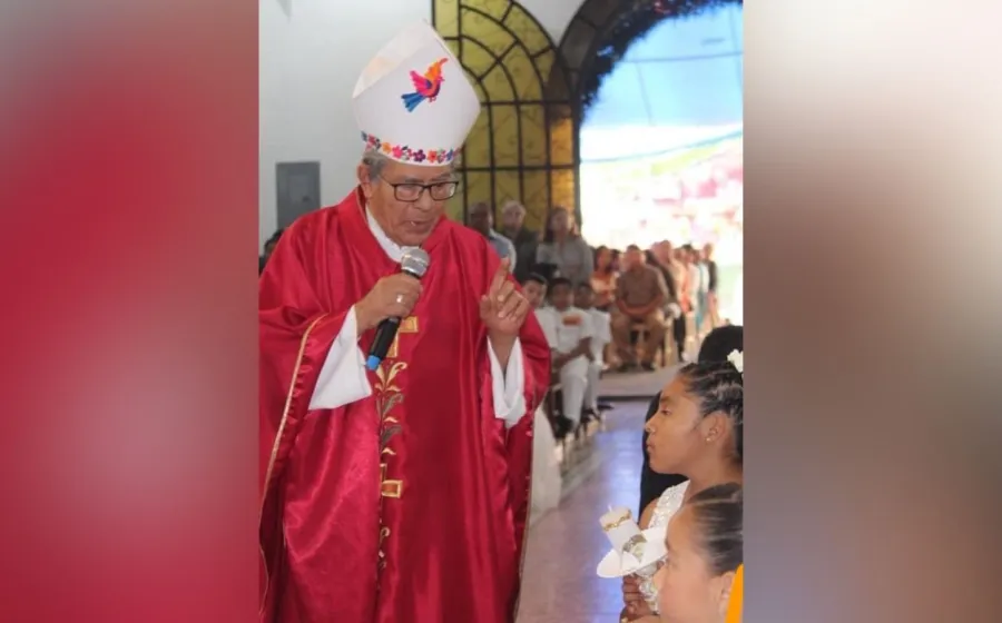 Obispo Arturo Lona Reyes