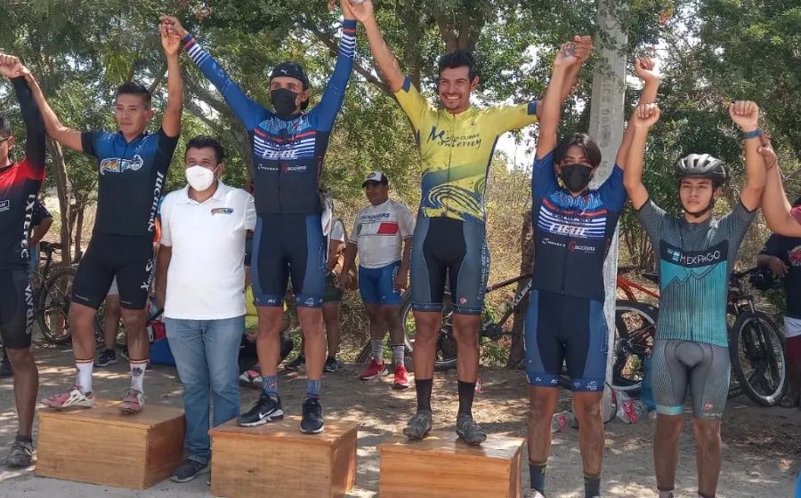 premiacion-carrera-ciclista 