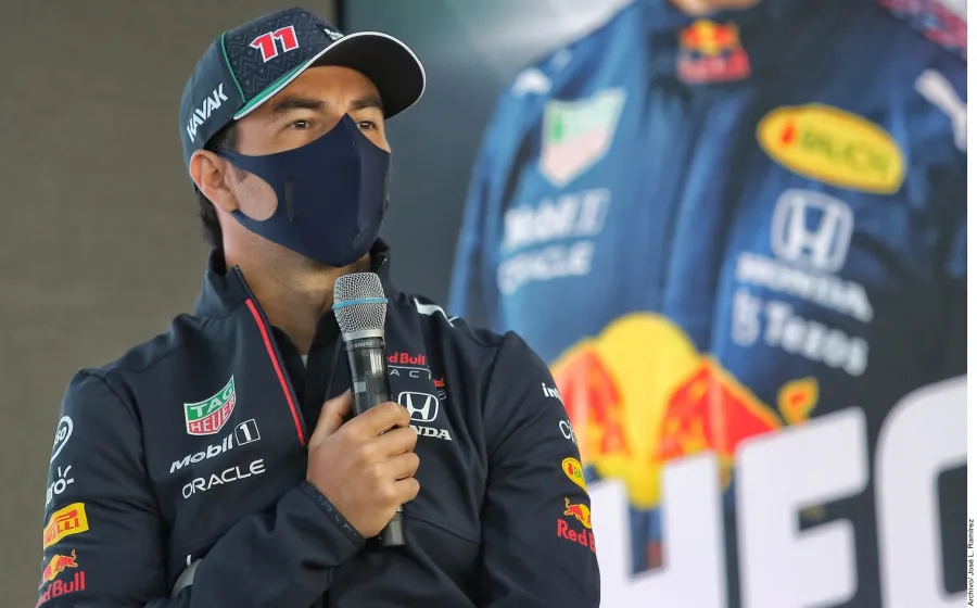 checo_piloto_mexicano