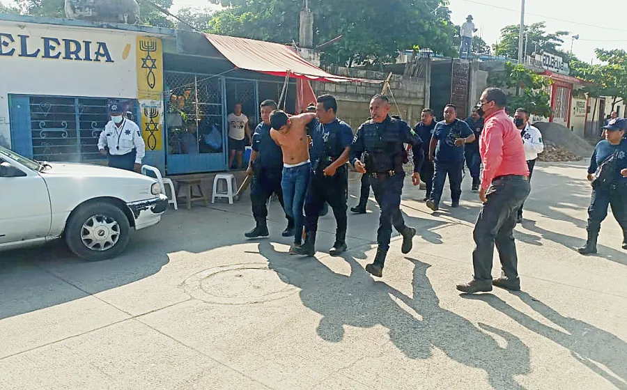 detenido_por_policias