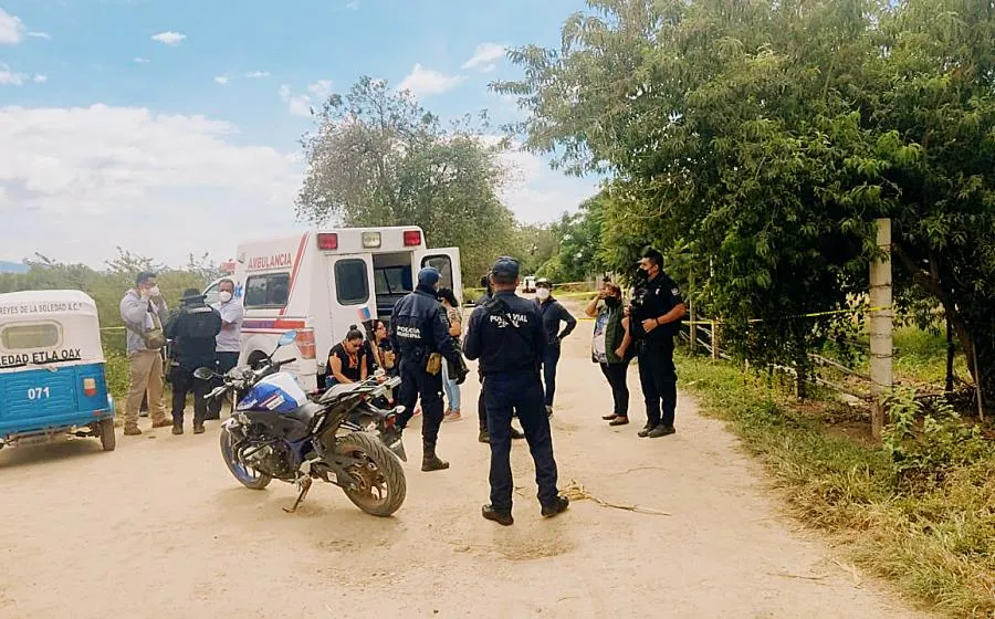 ambulacia-calle-policias