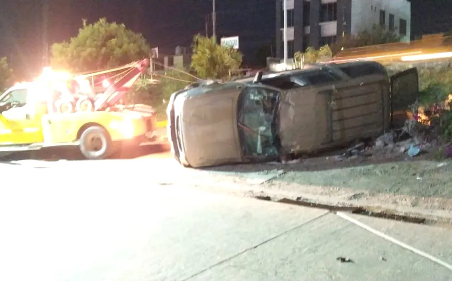 camioneta-accidente-carretera 