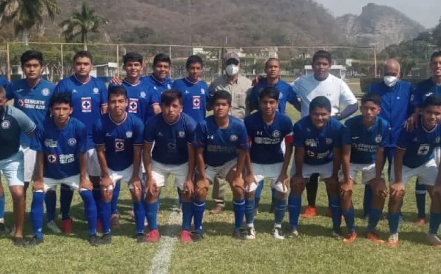 futbolistas-del-equipo-cruz-azul-lagunas