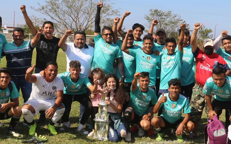 celebran-triunfo-palmeros