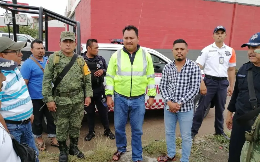pobladores-de-playa-vicente-bloquean-carretera 