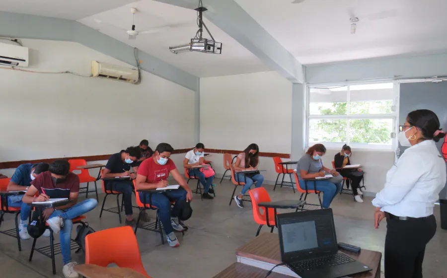 alumnos_en salon_de_clases