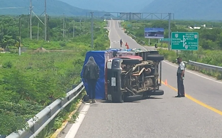 camionteta_sobre_carretera_istmo