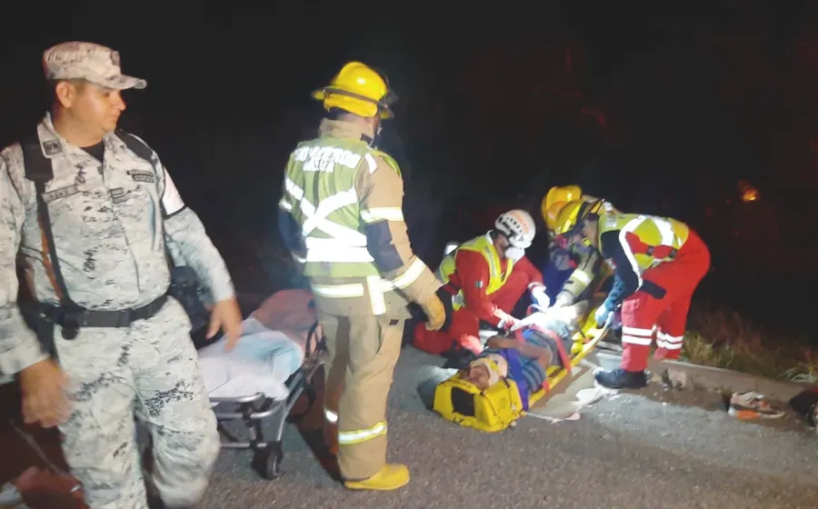 paramedicos_ayudando