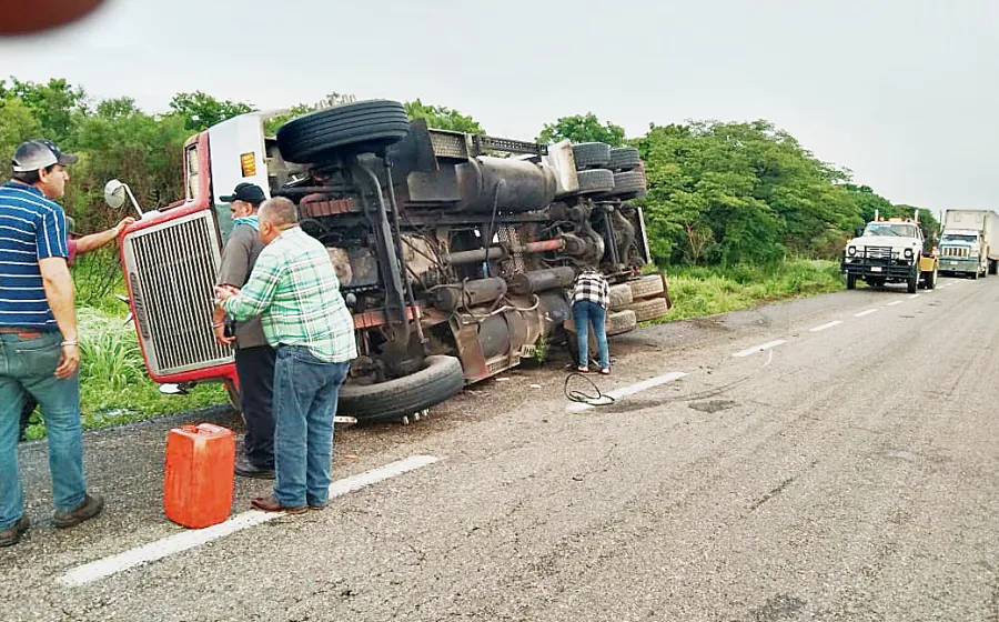personas_sobre_carretera
