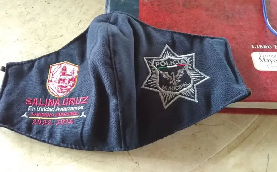 policias_cubrebocas