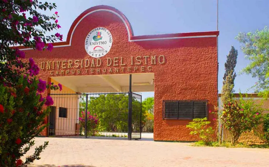 unistmo_institucion