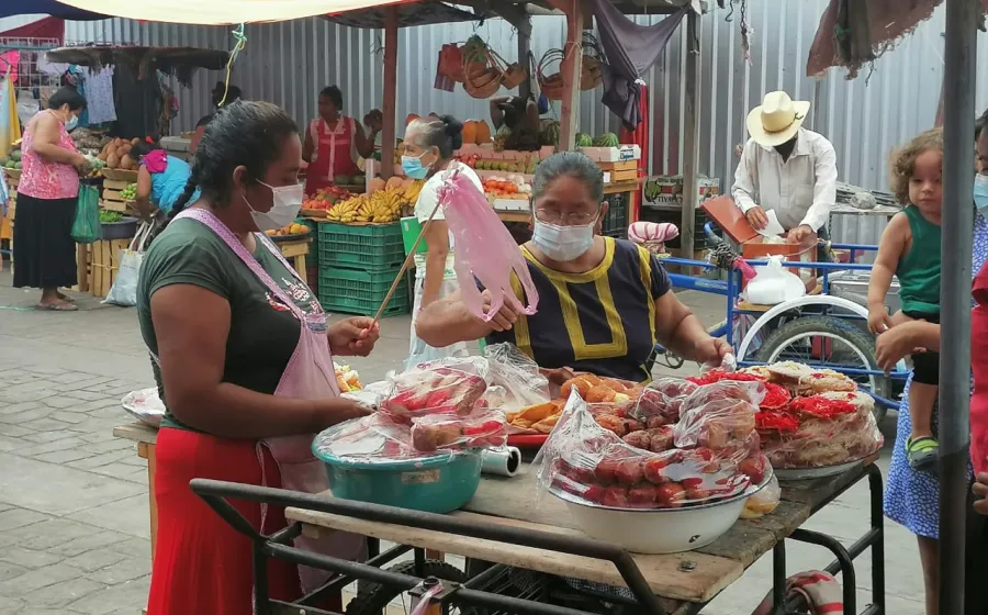 vendedores-portando-cubrebocas