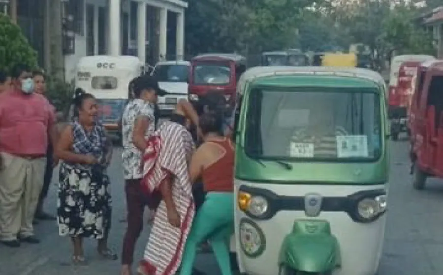 herido-mototaxi-gente 