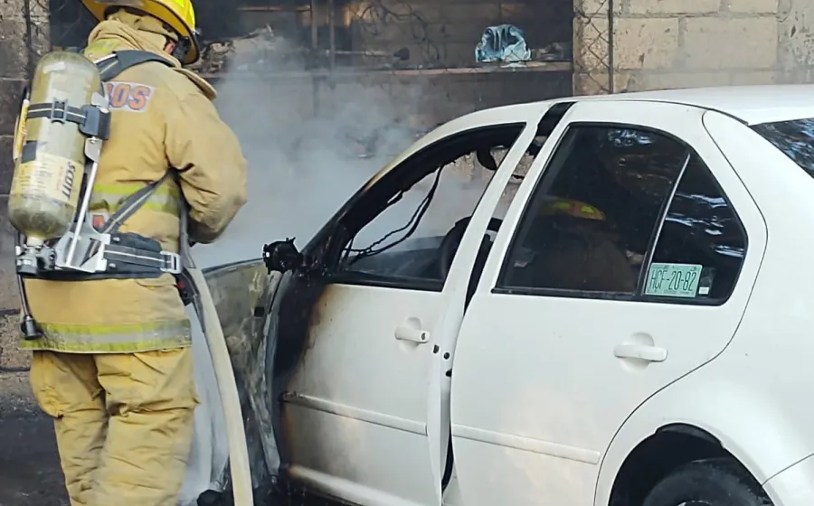 bombero-apagando-incendio