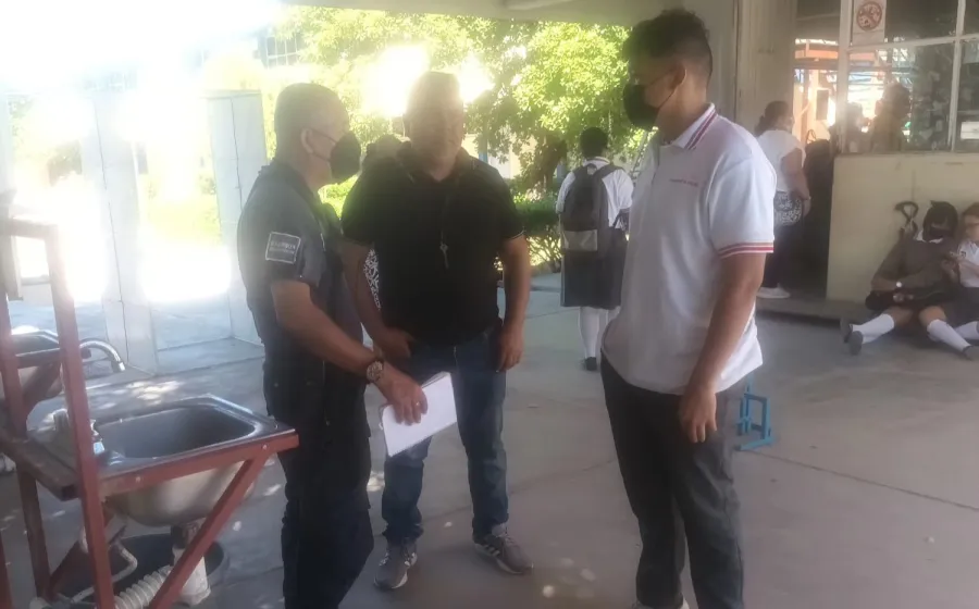 asalto_escuela