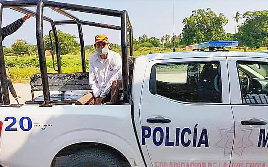 taxista_traslado_patrulla.jpg