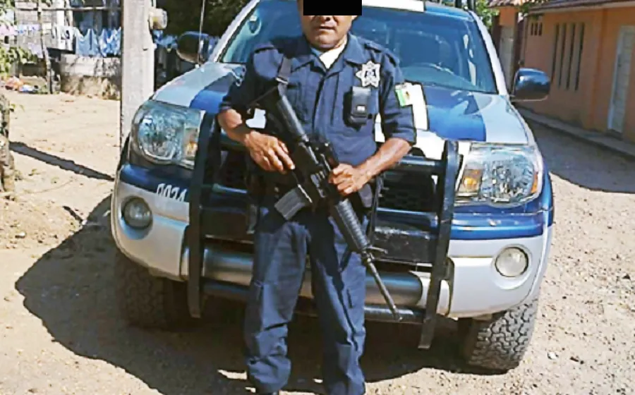 policia_puerta_falsa