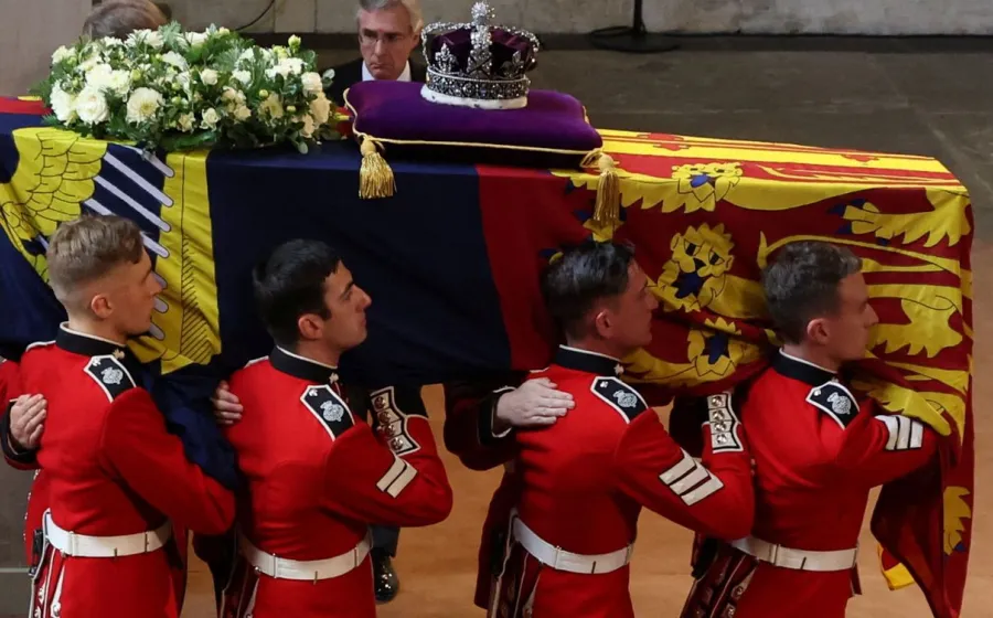 reina_isabel_funeral