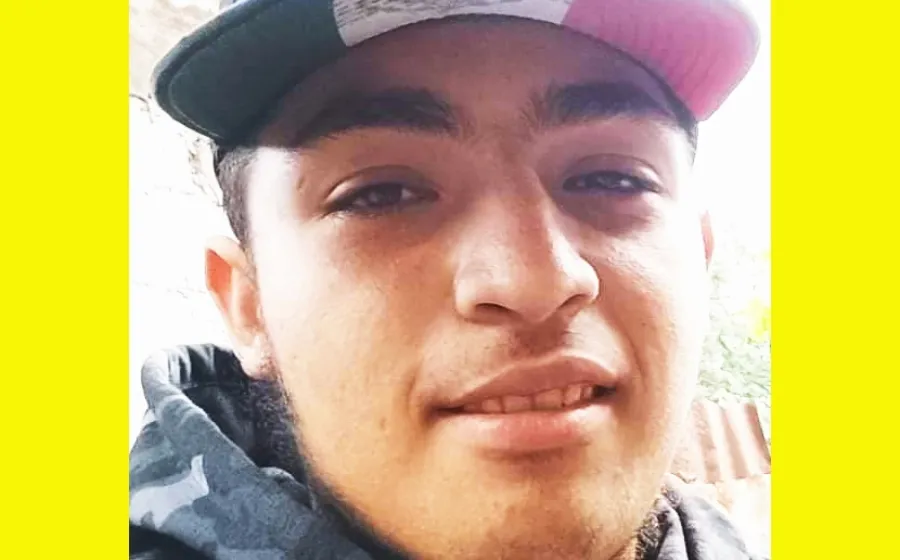 joven_ultimado_familia