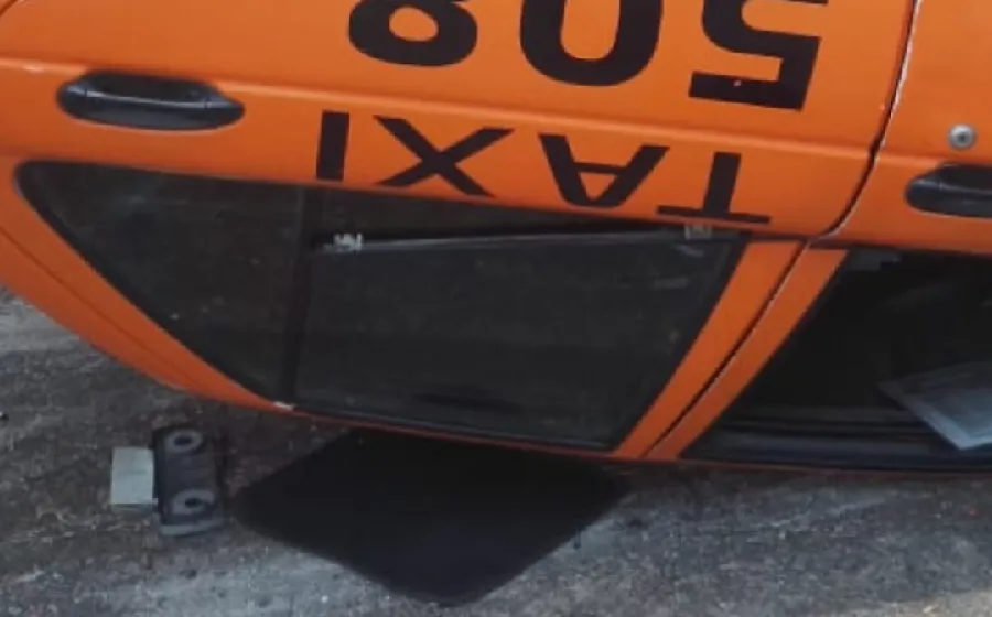 taxi_llantas_arriba