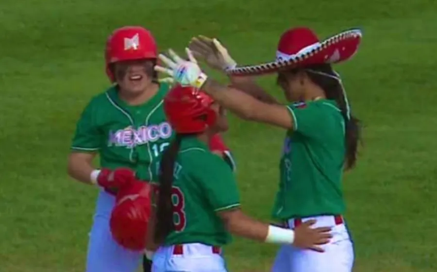  Las mexicanas tuvieron un emocionante encuentro. Fotos de TW @COM_Mexico