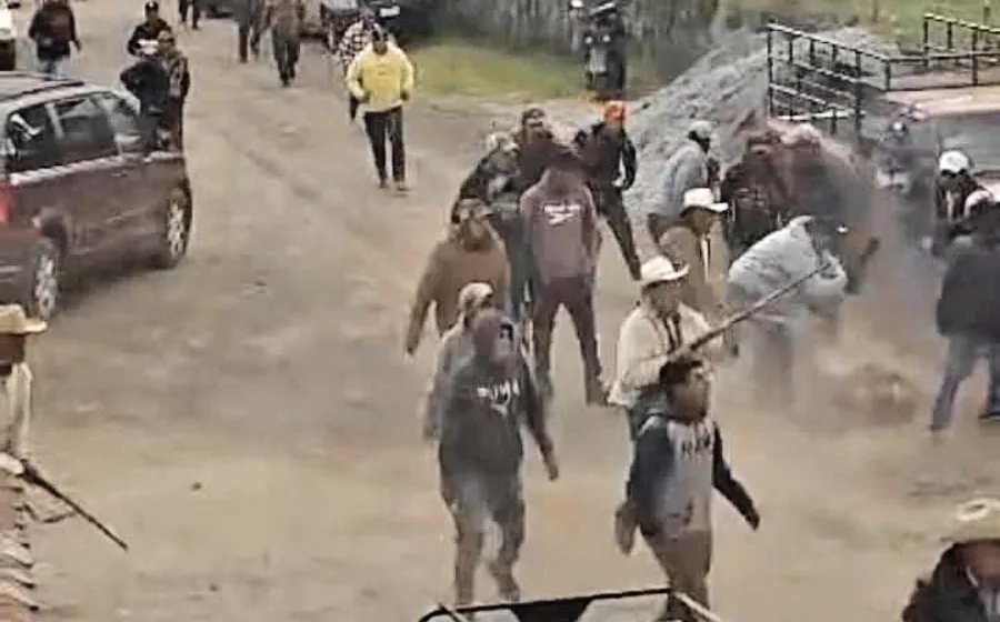 campesinos_armas