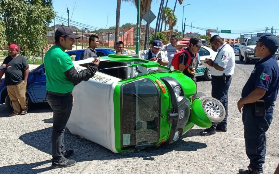 mototaxi_verde_volcadura
