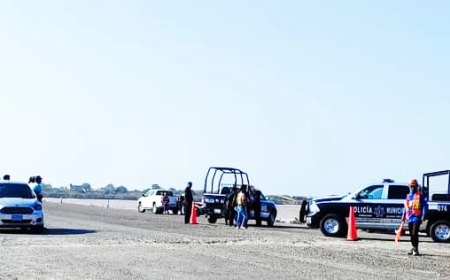 policias_en_la_playa