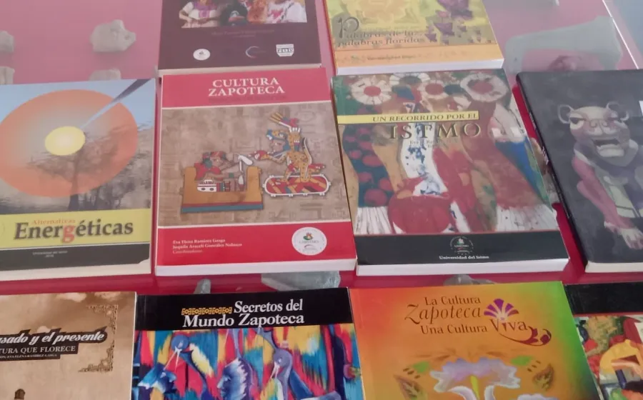 libros _donados_unistmo