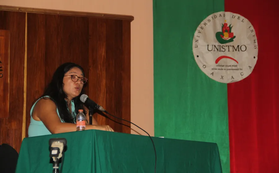 profesora_unistmo