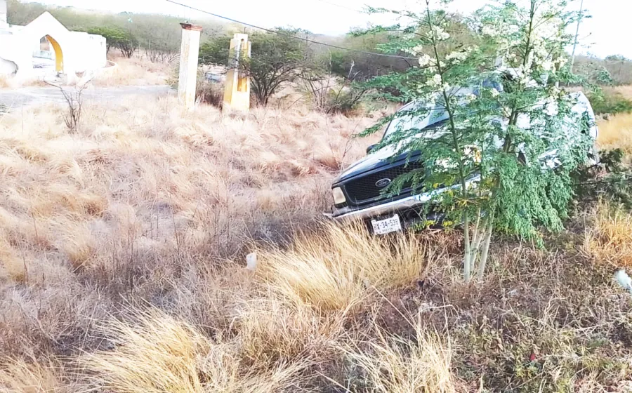 camioneta_negra_salida