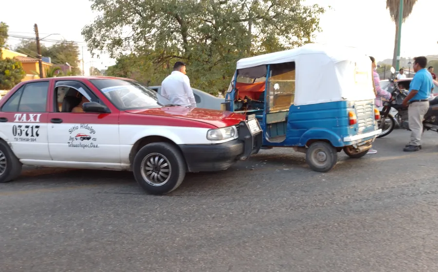 choque_taxi_rojo_mto