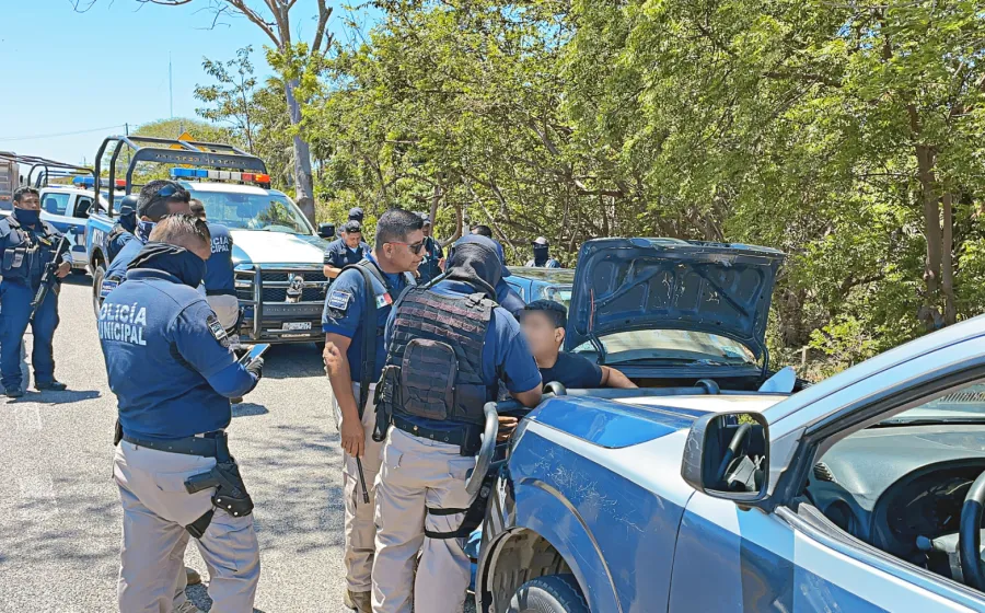 policias_someten_a_detenido