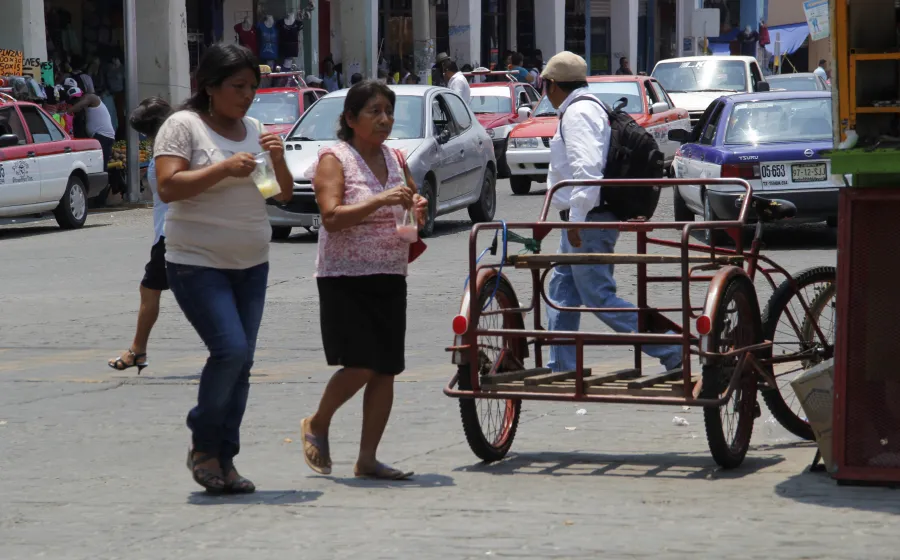 Es importante beber agua aunque no se tenga sed; eso garantiza estar hidratados.