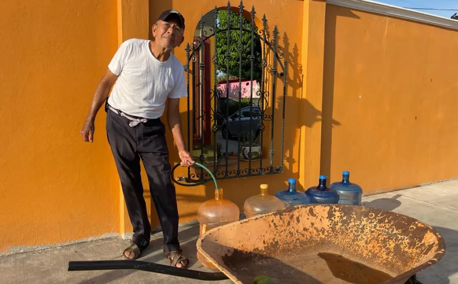 Se las han visto "negras" por la falta de agua potable en Asunción Ixtaltepec. FOTO: Cortesía.