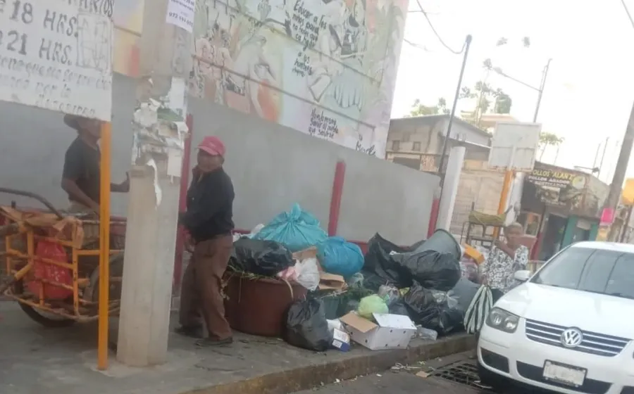 Las calles de la población ferrocarrilera comienzan a inundarse con basura, a falta del servicio de recolección. FOTO: Expresión Noticias FOTO: Expresión Noticias