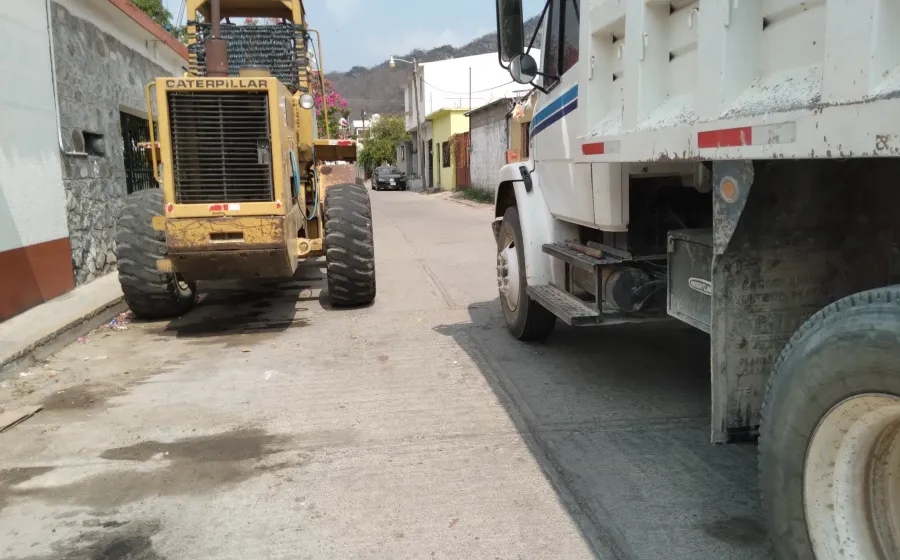 Los inconformes mantienen la toma de la oficina y las unidades pesadas. 