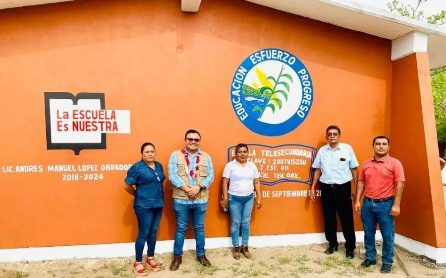 La jurisdicción de Tehuantepec tiene 400 escuelas; todas, por lo menos una vez, ya recibieron La Escuela es Nuestra. 