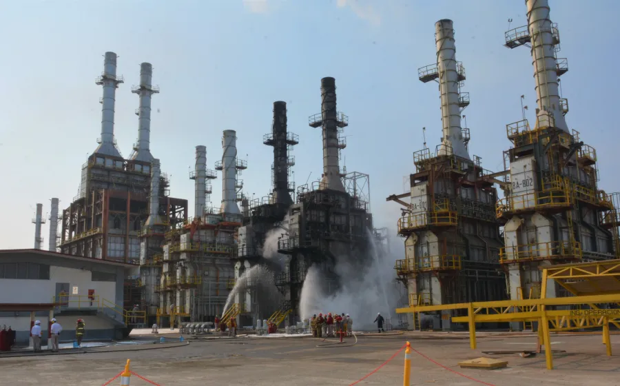 refineria_humo