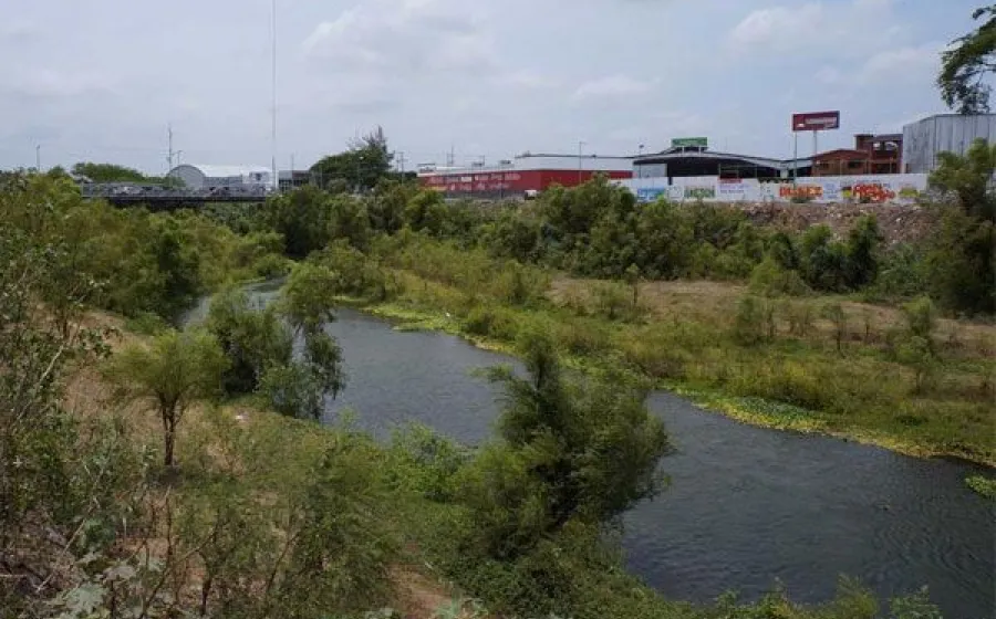 El afluente recibe diariamente las aguas negras de los municipios ubicados en la margen. Foto: Cortesía. 