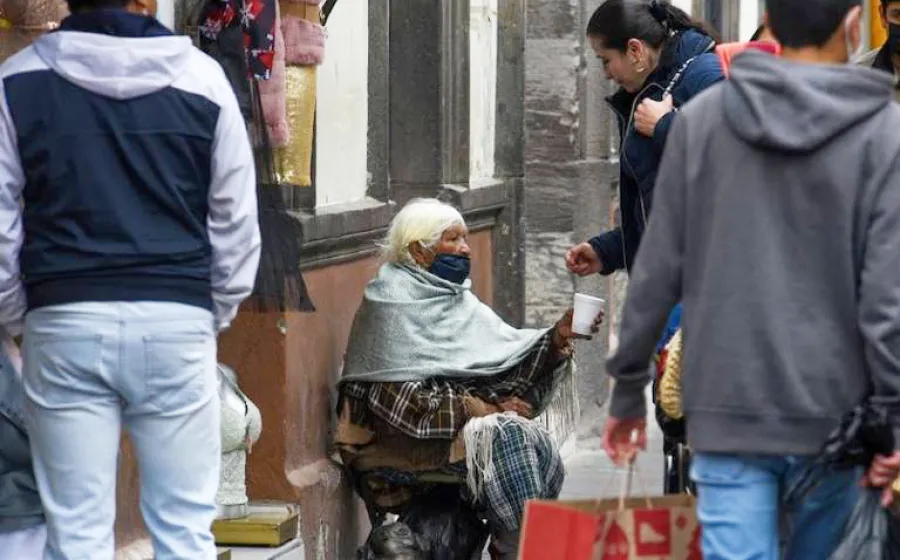 Hay 9.1 millones de mexicanos en pobreza extrema, la economía está estancada y la tasa de informalidad laboral no cede. Foto: Agencias