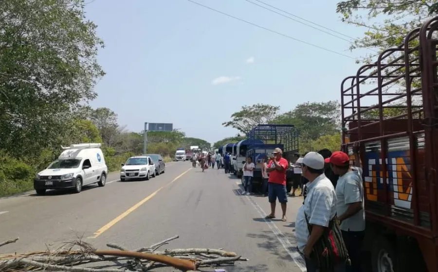 Recurrieron al bloqueo carretero para hacerse escuchar. 