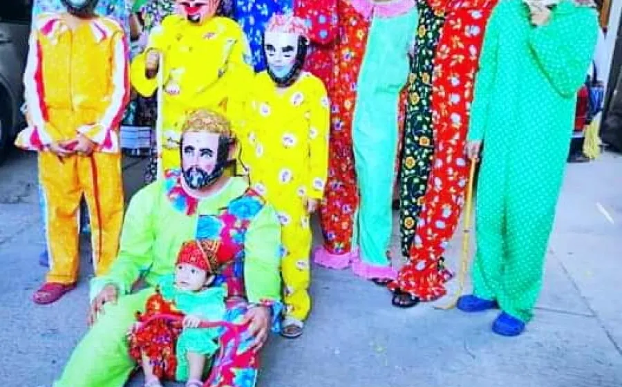 Destacan en la celebración de la vela agosto los tradicionales mbio’xho’ que desfilan en las principales calles de la ciudad el día 14 de agosto.