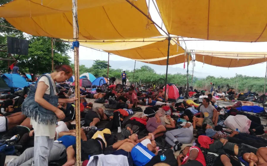 En Zanatepec, la autoridad local dispuso de un espacio y agua para el descanso y aseo de las personas migrantes.