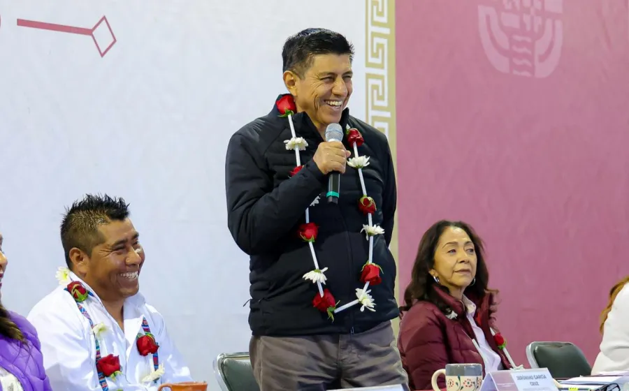 El Gobernador Salomón Jara acudió a esta comunidad a informar sobre el nuevo modelo de gobierno, de territorio, no de escritorio. Foto: Cortesía.