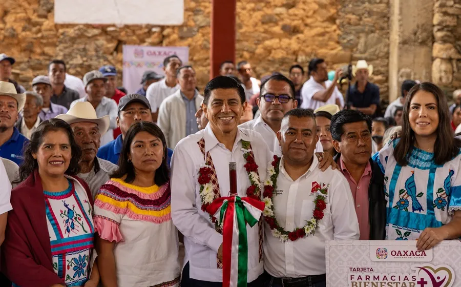 El Gobernador de Oaxaca explicó que esta inversión reafirma su compromiso de trabajar de la mano del pueblo. Foto: Cortesía.