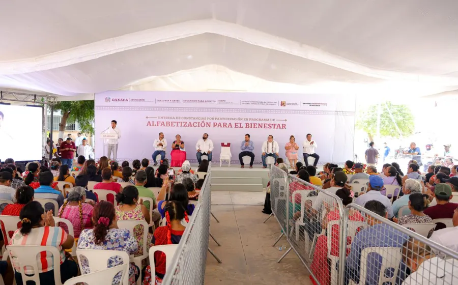 El Mandatario estatal señaló que en la entidad, más del 9 por ciento de las y los oaxaqueños adultos no sabe leer ni escribir.